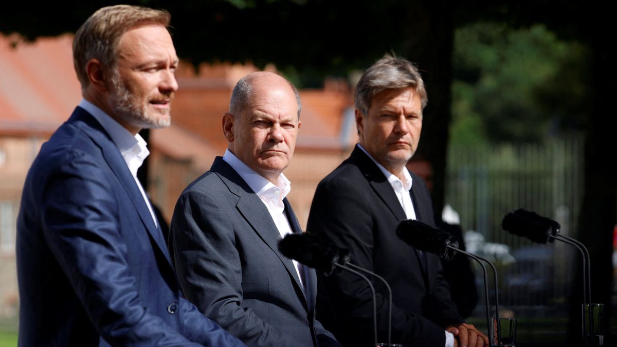 Lindner, Scholz und Habeck an Rednerpulten