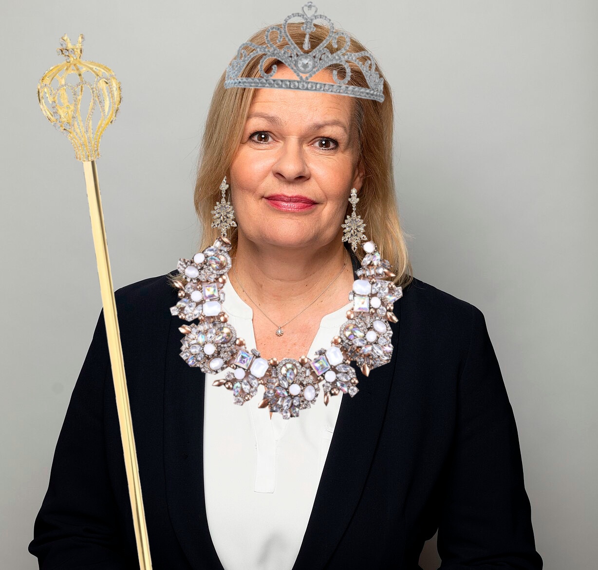 Nancy Faeser mit Schmuck